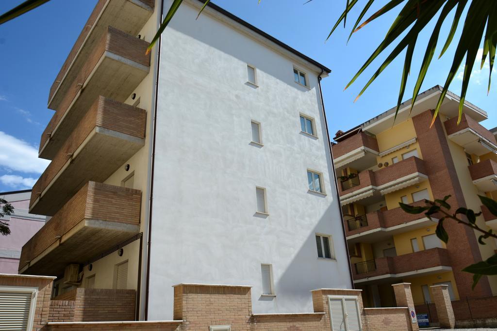 Stella Marina Lägenhet Alba Adriatica Exteriör bild